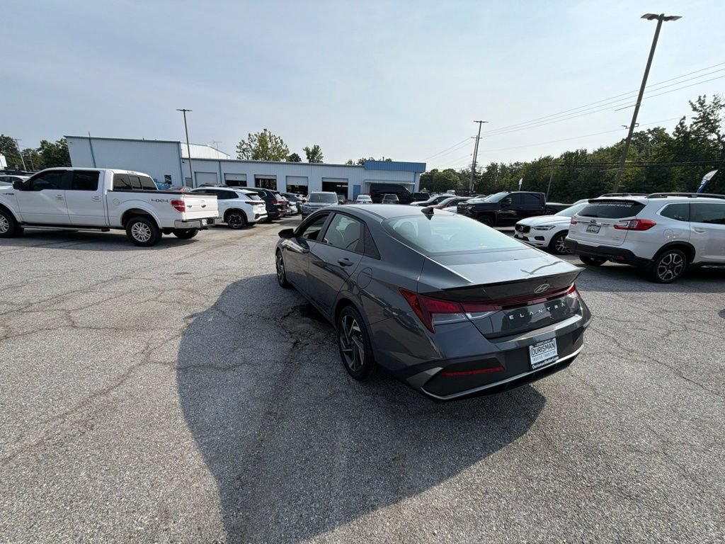 Used 2025 Hyundai Elantra Sport FWD image 6