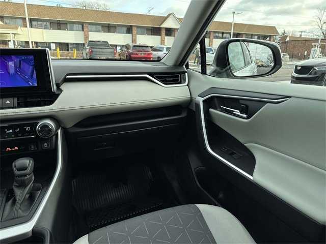 Used 2024 Toyota RAV4 XLE image 28
