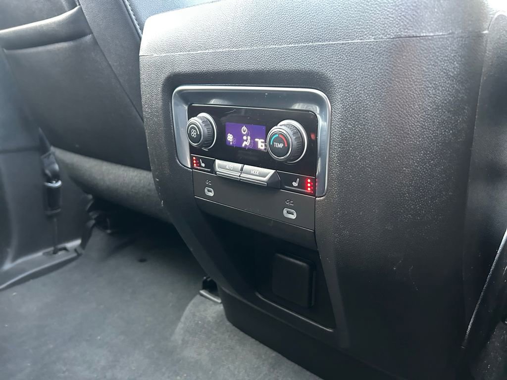 Used 2023 Chevrolet Suburban High Country image 36