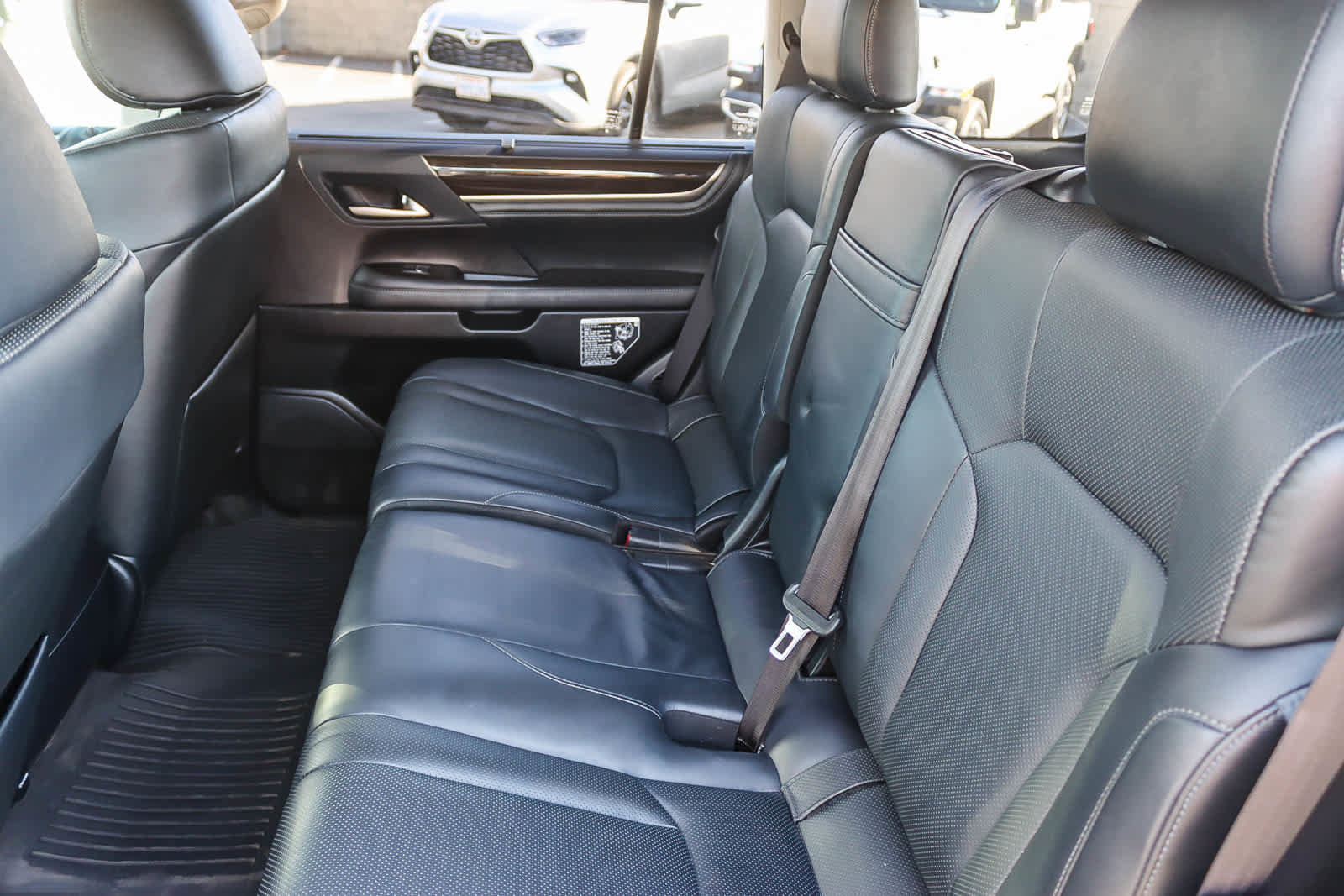 Used 2018 Lexus LX 570 4WD image 17