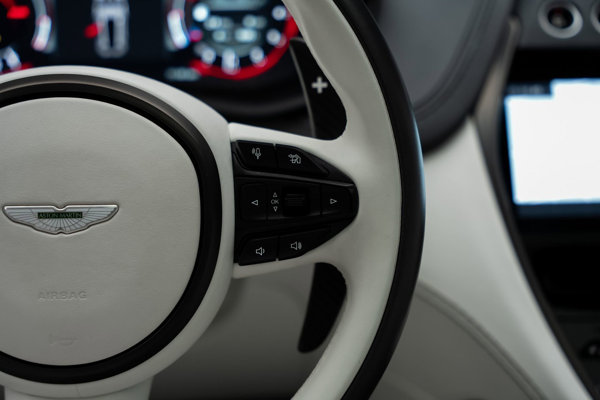 Used 2023 Aston Martin DBX AWD/4WD image 44