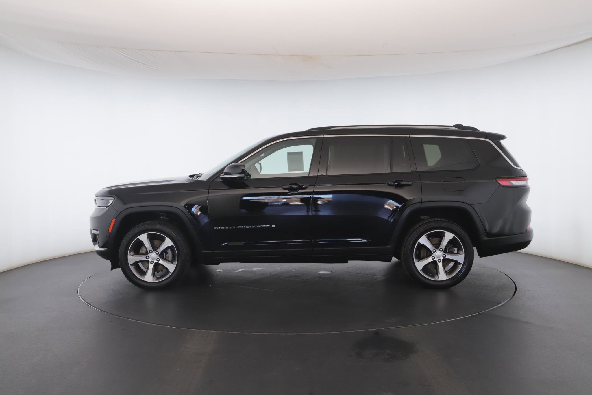 Used 2023 Jeep Grand Cherokee L Limited w/ Luxury Tech Group II image 23