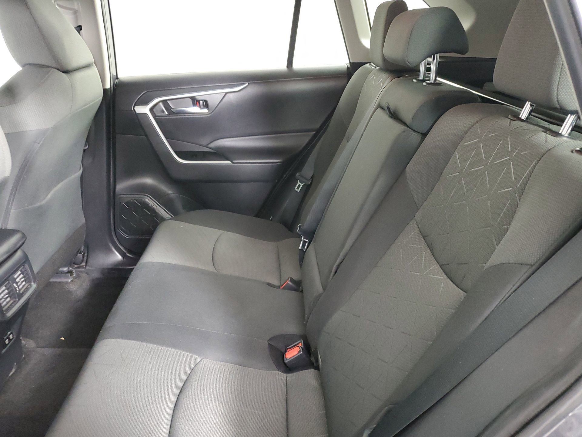 Used 2021 Toyota RAV4 XLE w/ Convenience Package image 48