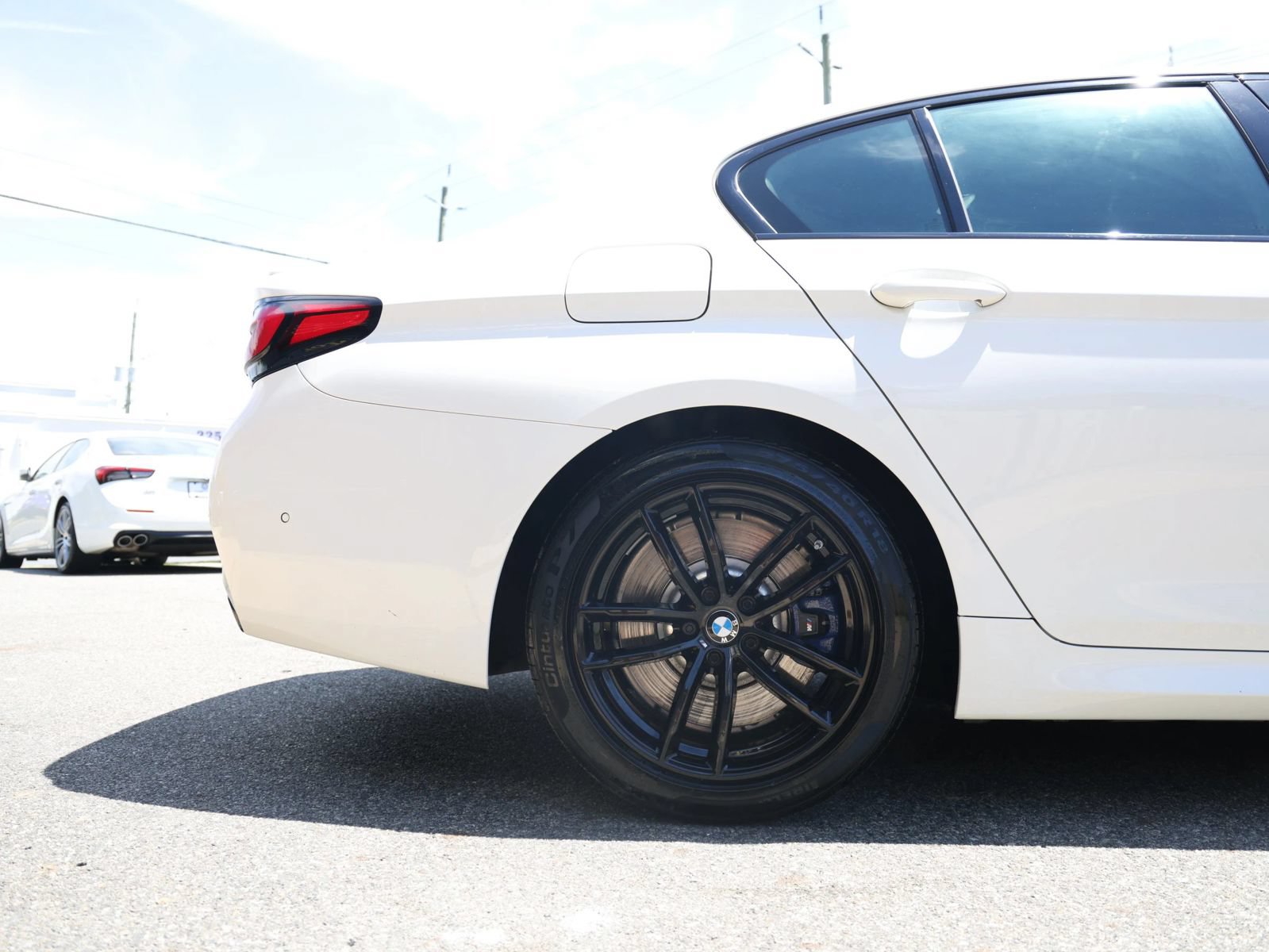 Used 2022 BMW M550i xDrive AWD/4WD image 9