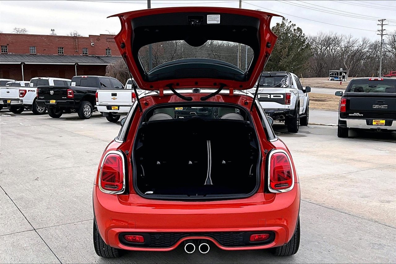 Used 2019 MINI Cooper S w/ Signature Upholstery Package image 35