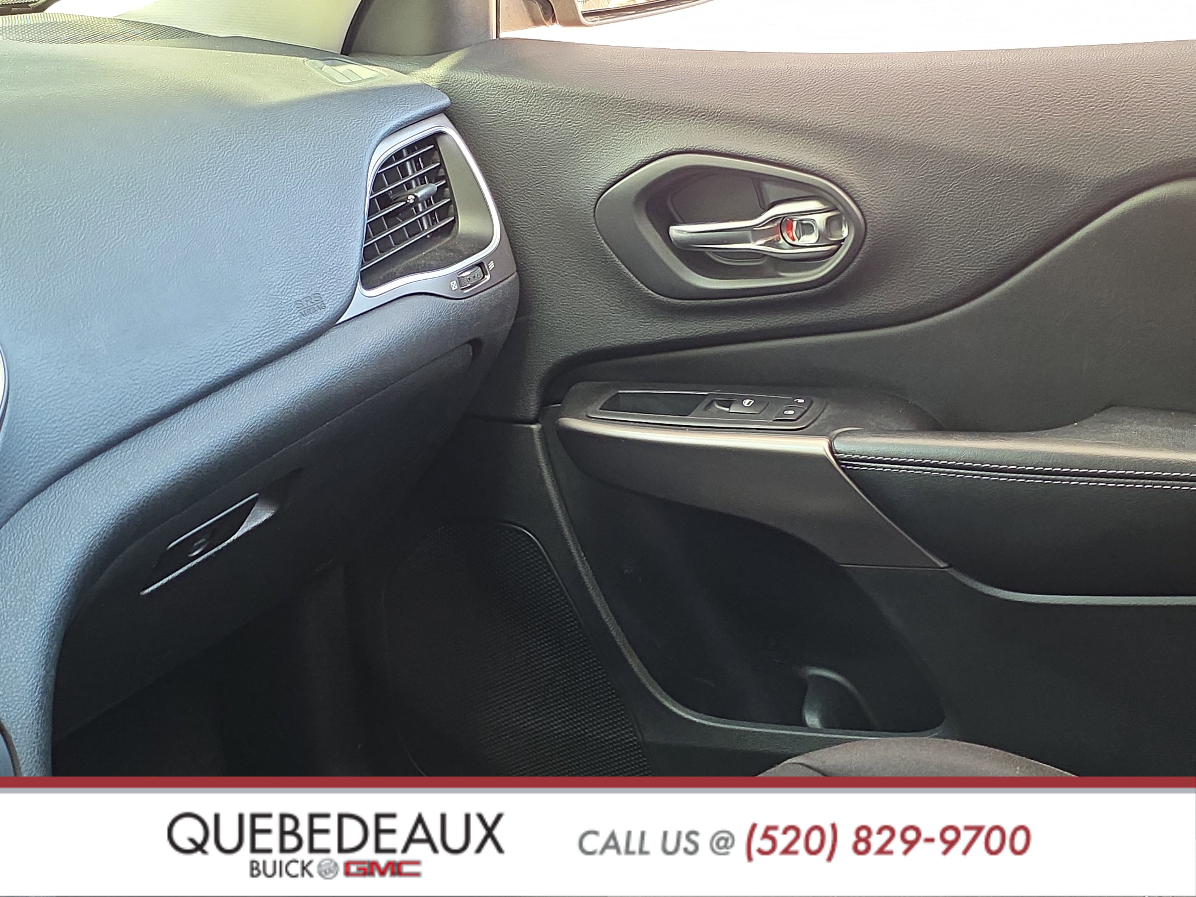 Used 2019 Jeep Cherokee Latitude w/ Popular Appearance Group image 21