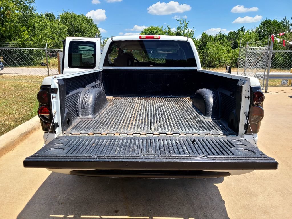 Used 2005 Chevrolet Silverado 1500 W/T RWD image 12