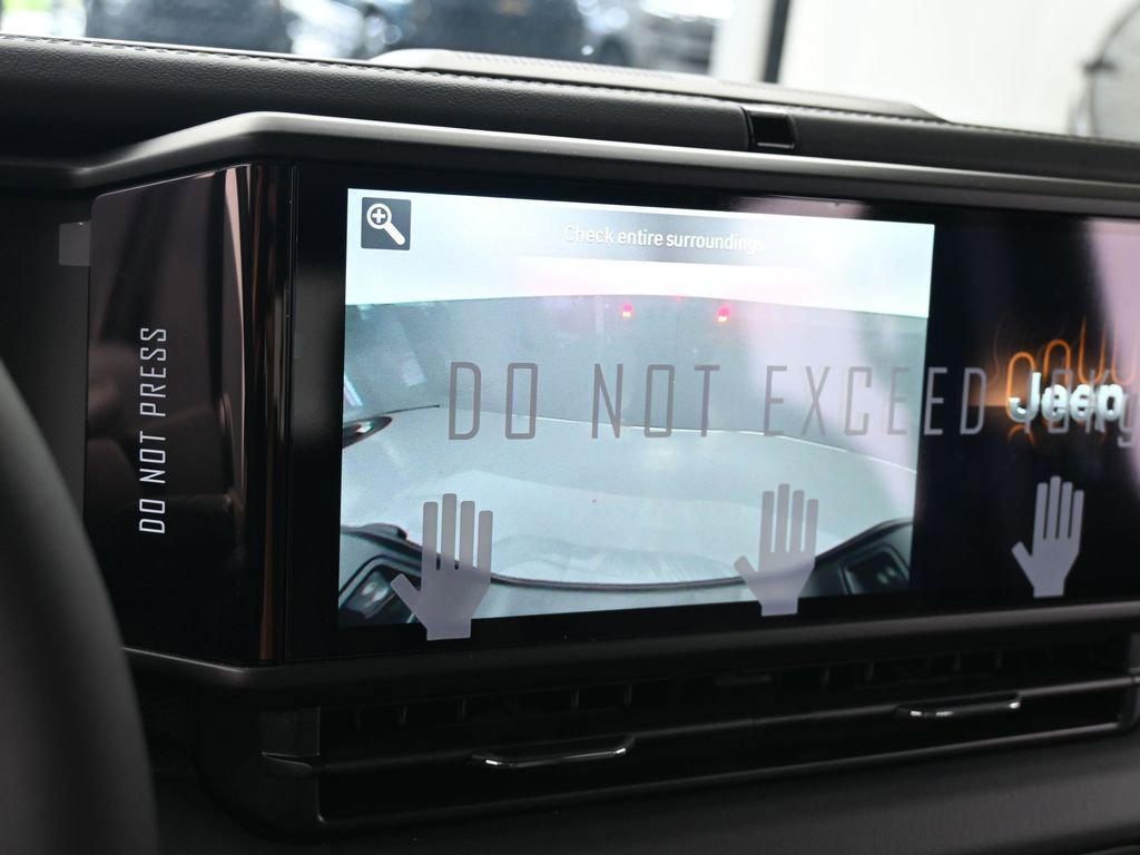 Used 2024 Jeep Gladiator Sport w/ Premium Package image 18