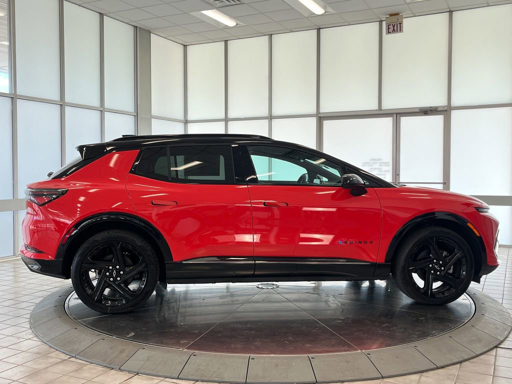 Used 2025 Chevrolet Equinox EV RS image 9