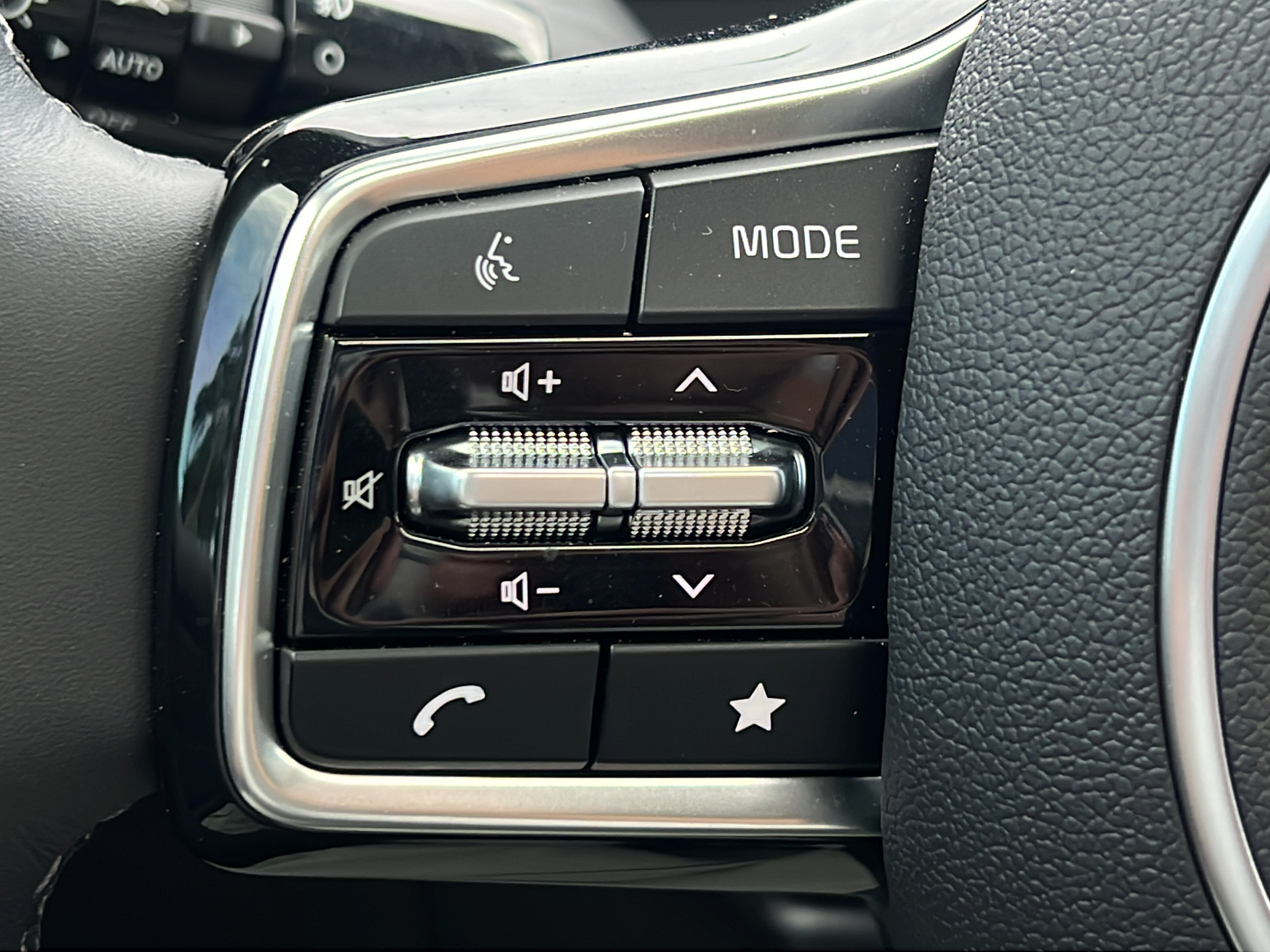 Used 2025 Kia Carnival SX Prestige FWD image 21
