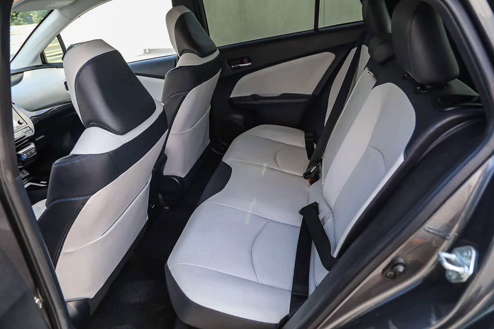 Used 2016 Toyota Prius Four Touring w/ Premium Convenience Package FWD image 18