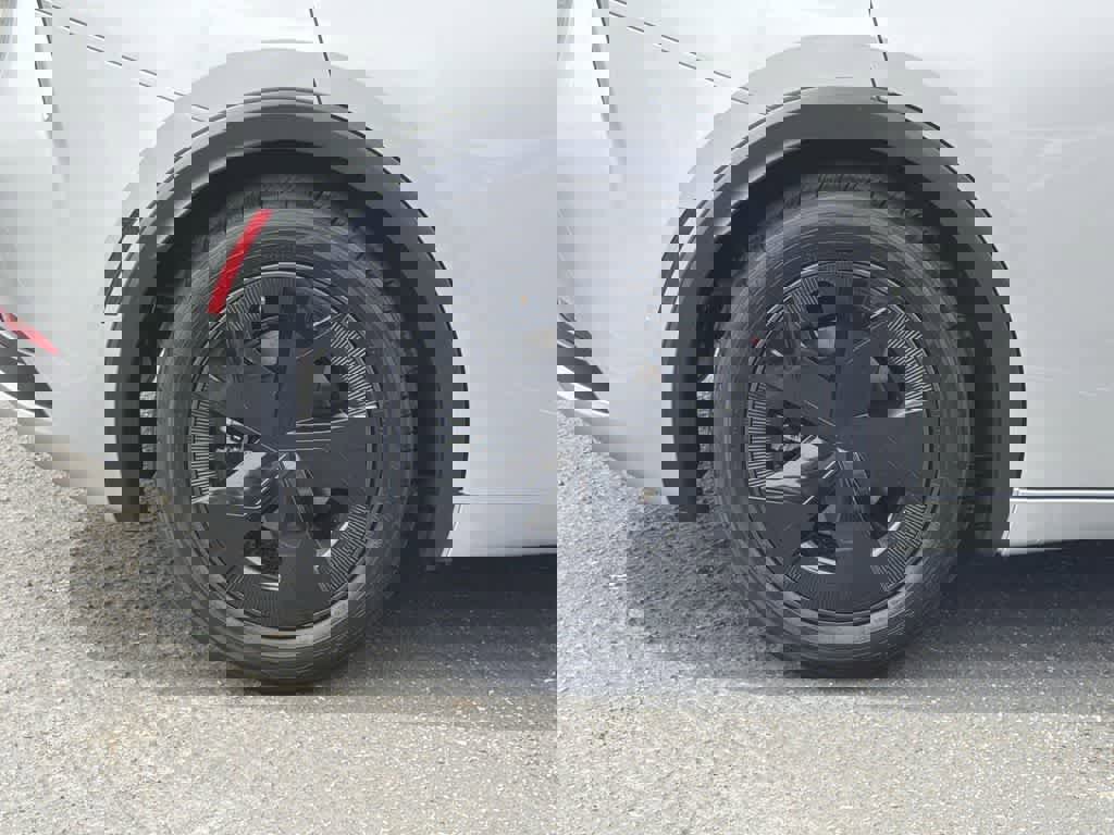 Used 2024 Toyota Prius LE image 42