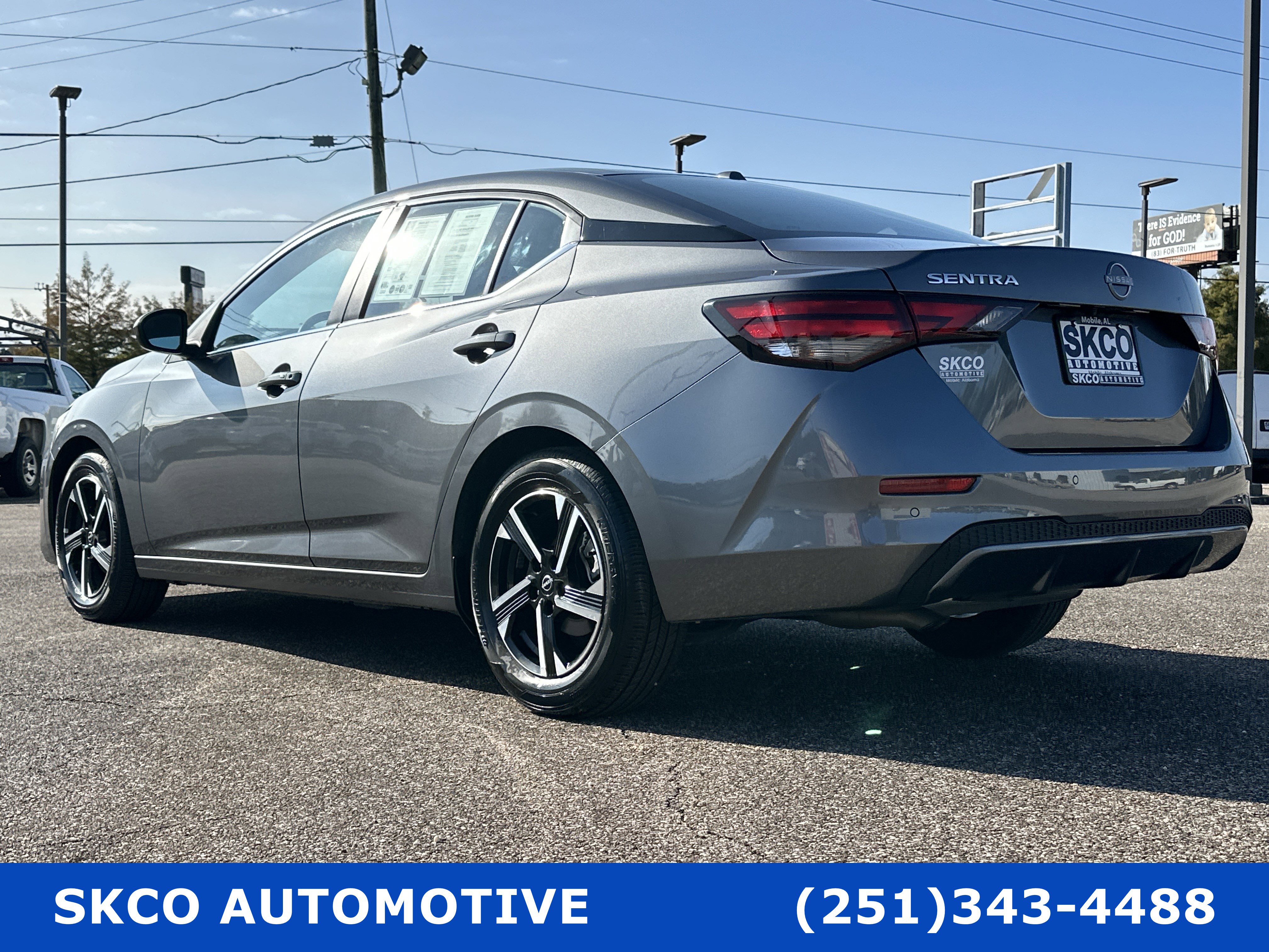 Used 2025 Nissan Sentra SV image 3