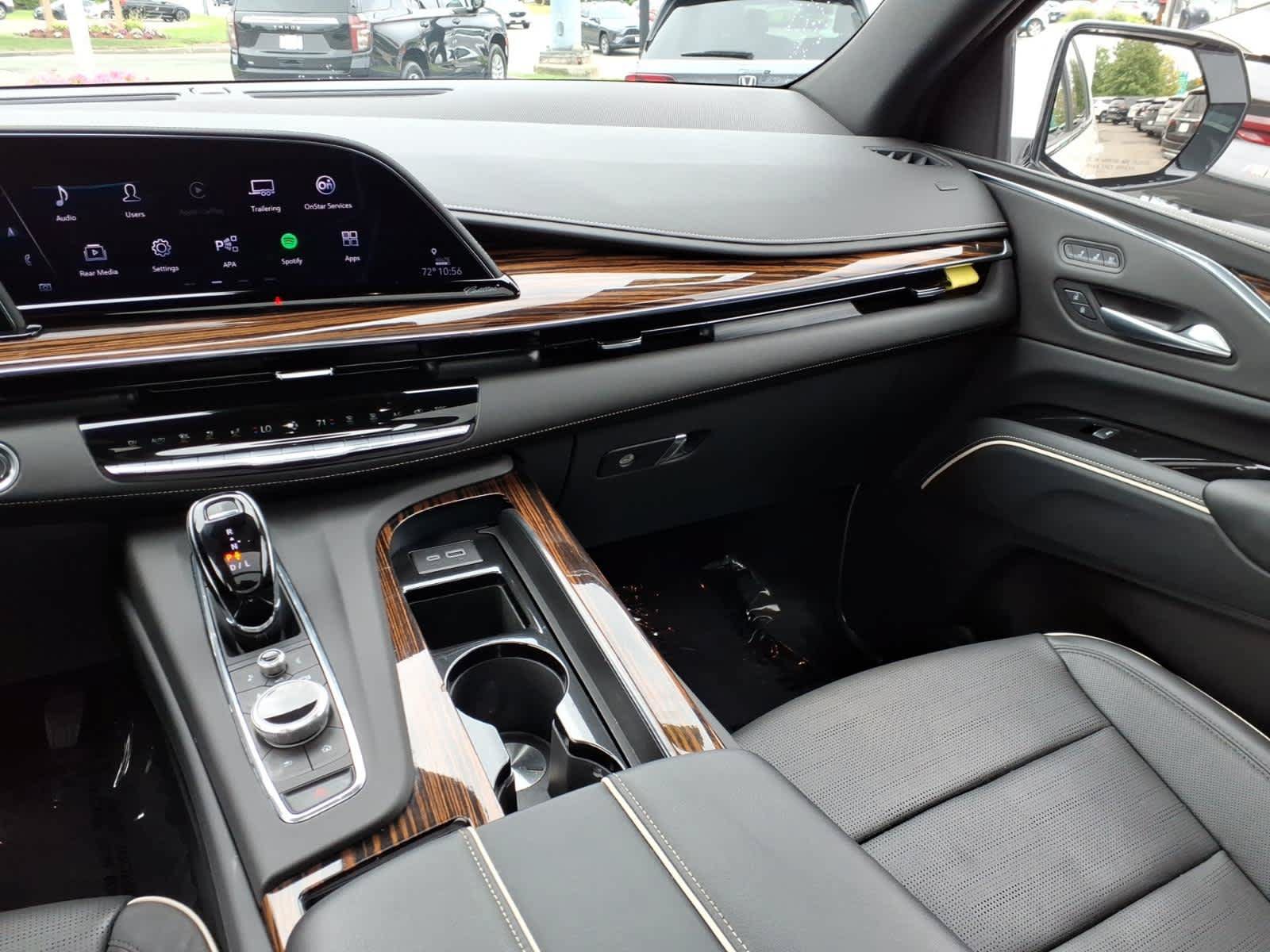 Used 2024 Cadillac Escalade Premium Luxury w/ Performance Package AWD/4WD image 15