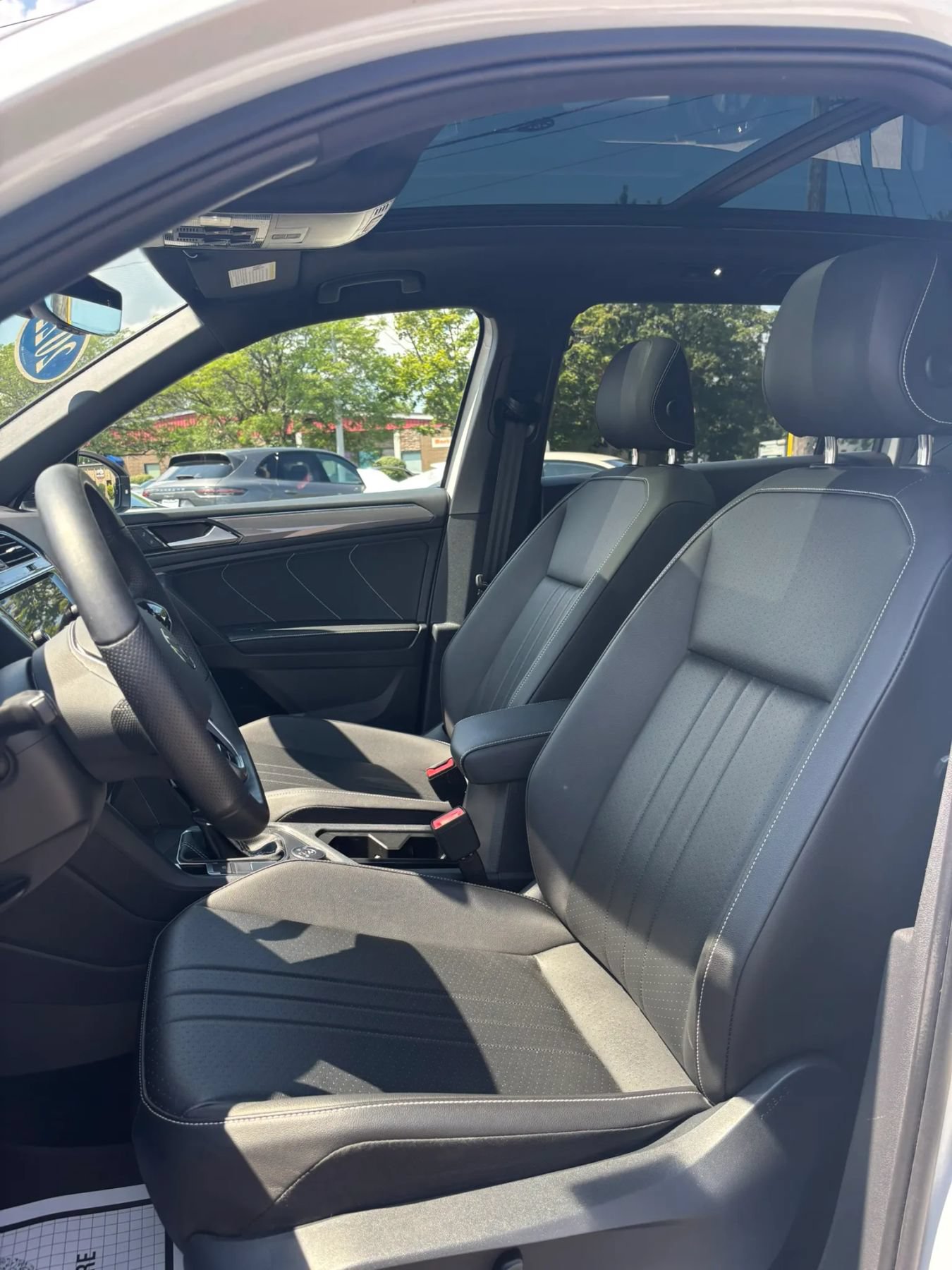 Used 2022 Volkswagen Tiguan SE R-Line AWD/4WD image 13