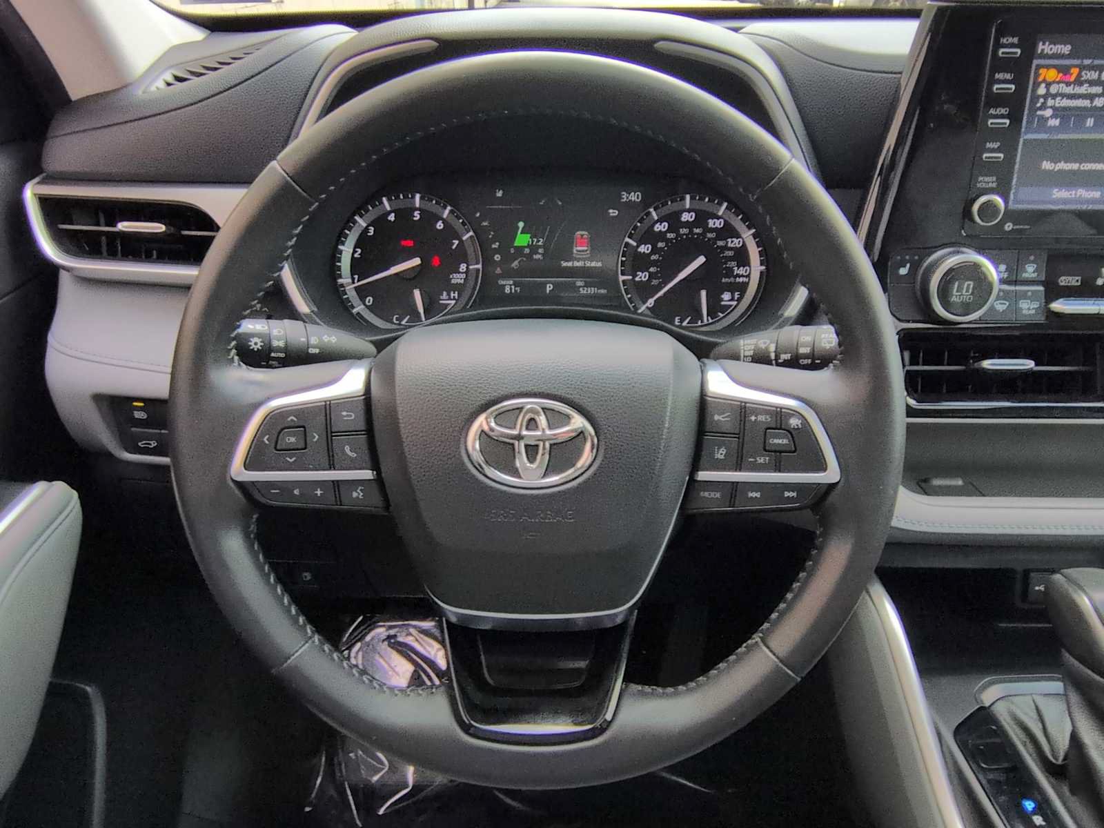 Used 2021 Toyota Highlander XLE AWD/4WD image 25