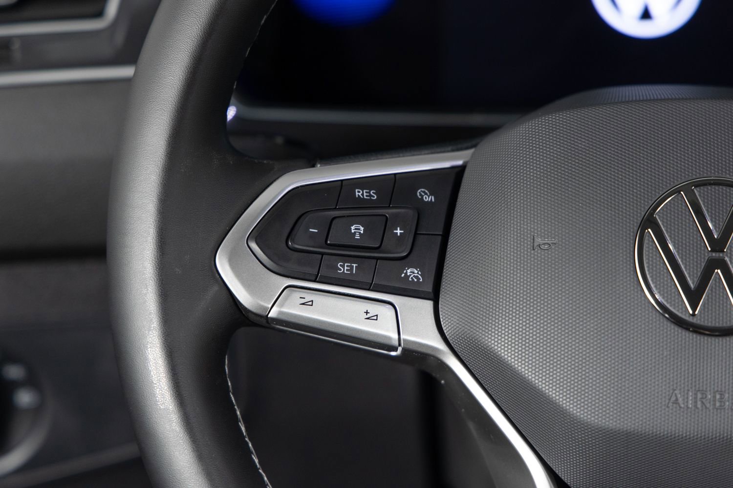 Used 2022 Volkswagen Tiguan SE image 31