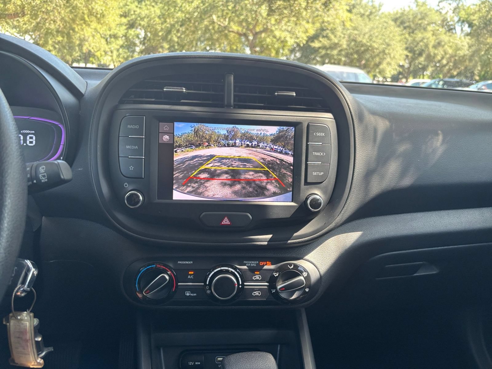 Used 2025 Kia Soul LX w/ LX Technology Package FWD image 16