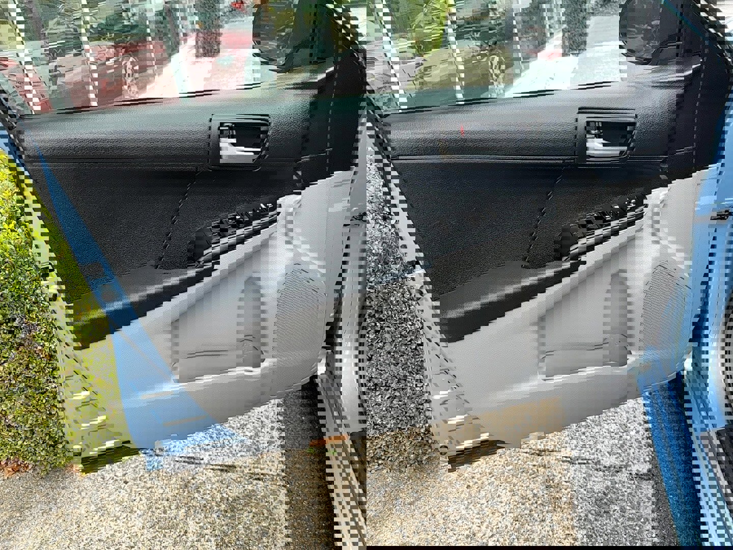 Used 2012 Toyota Camry L image 12