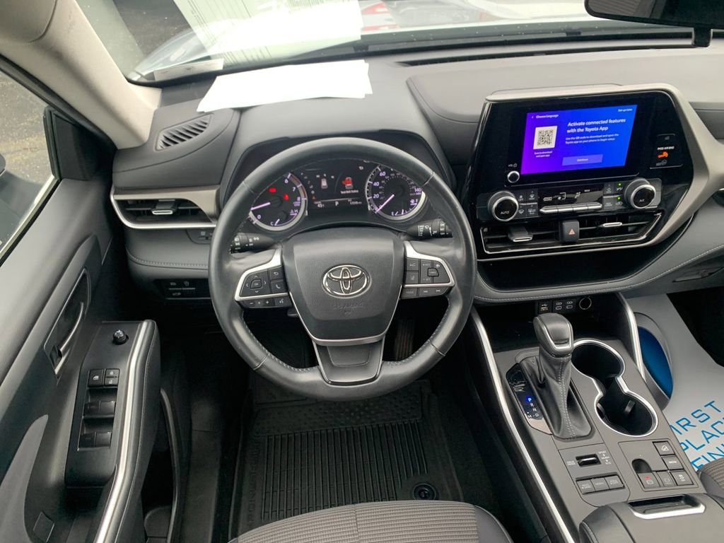 Used 2023 Toyota Highlander LE AWD/4WD image 17