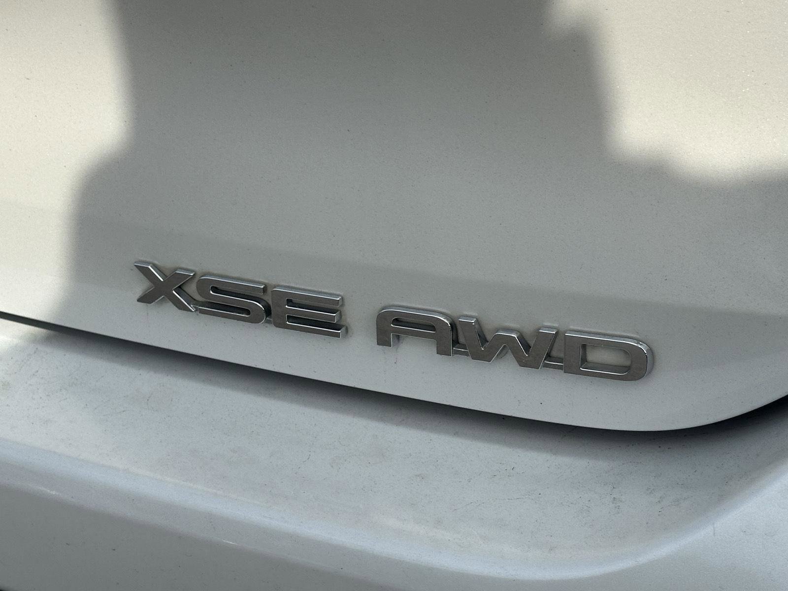 Used 2021 Toyota Highlander XSE AWD/4WD image 9