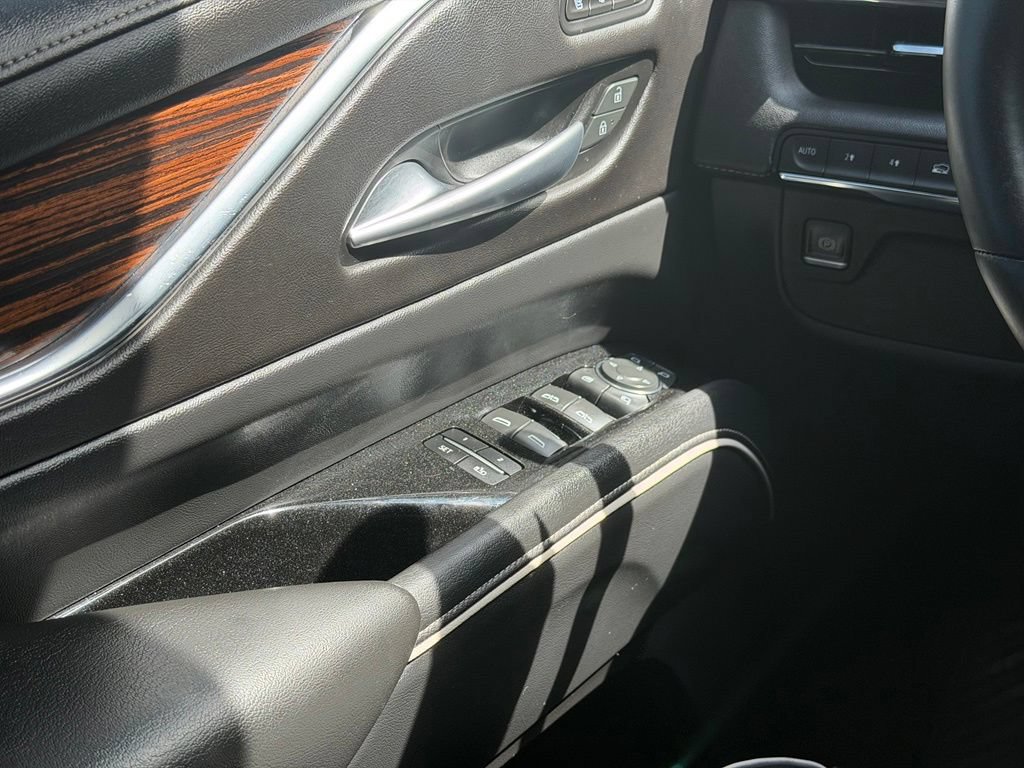 Used 2023 Cadillac Escalade Premium Luxury AWD/4WD image 9