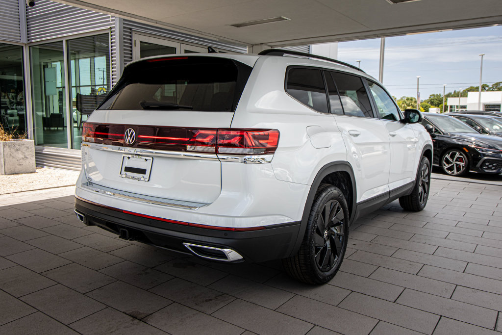 New 2026 Volkswagen Atlas SE FWD image 2