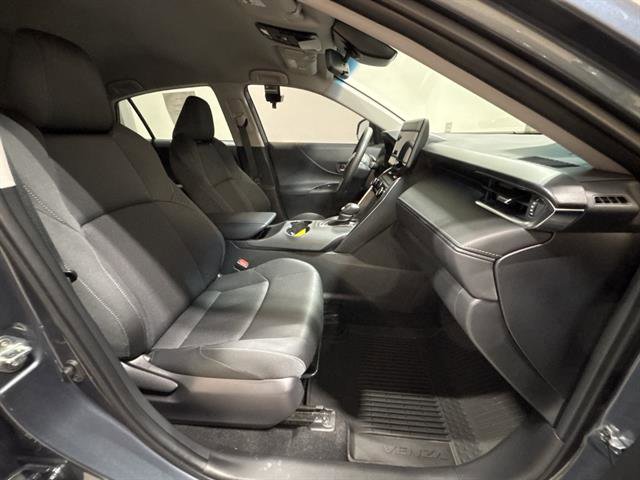 Used 2023 Toyota Venza LE image 20