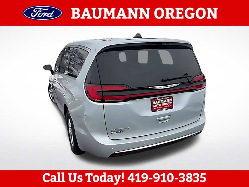 Used 2024 Chrysler Pacifica Touring-L FWD video 2