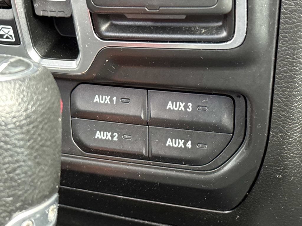 Used 2018 Jeep Wrangler Unlimited Sahara AWD/4WD image 17
