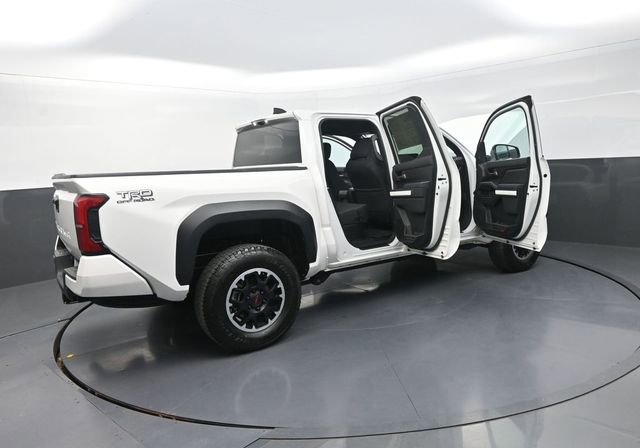 Used 2024 Toyota Tacoma TRD Off-Road image 33