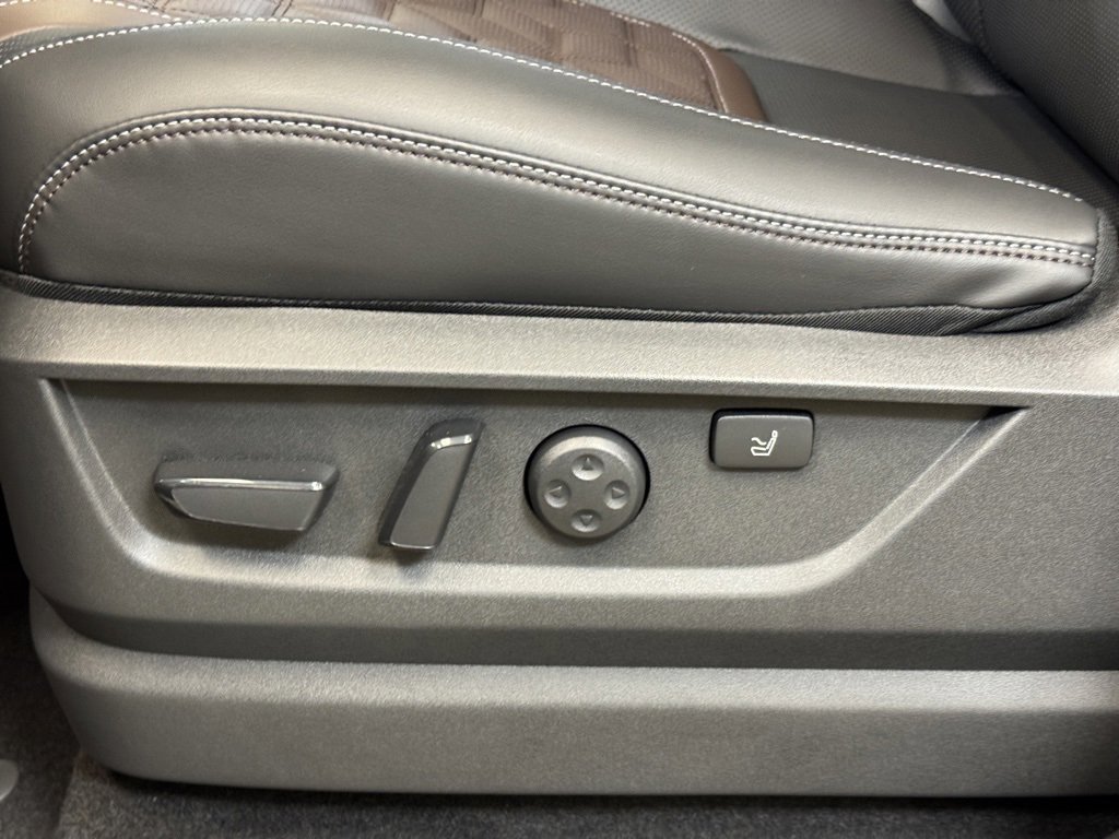 New 2025 Nissan Armada Platinum Reserve image 11