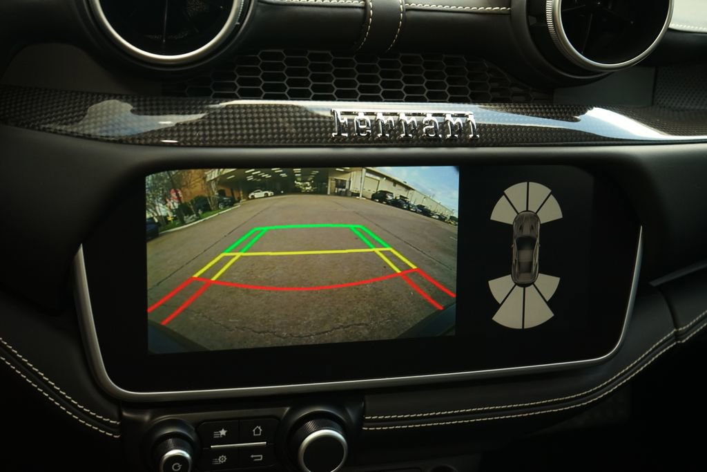 Used 2019 Ferrari Portofino image 9