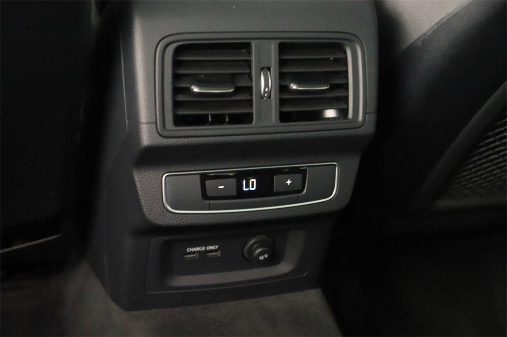 Used 2024 Audi Q5 e Premium w/ Convenience Package image 22