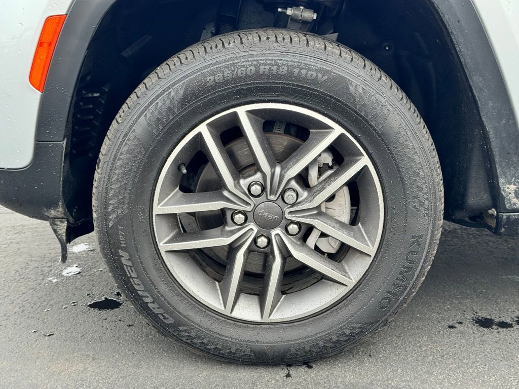 Used 2024 Jeep Grand Cherokee Altitude image 9