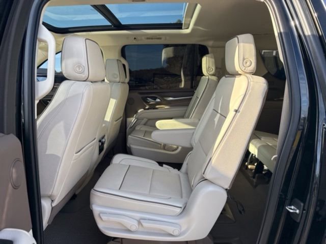 Used 2022 GMC Yukon XL Denali AWD/4WD image 5
