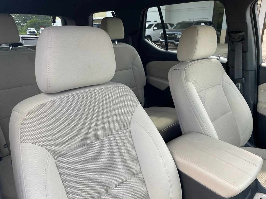 Used 2022 Chevrolet Traverse LT FWD image 38