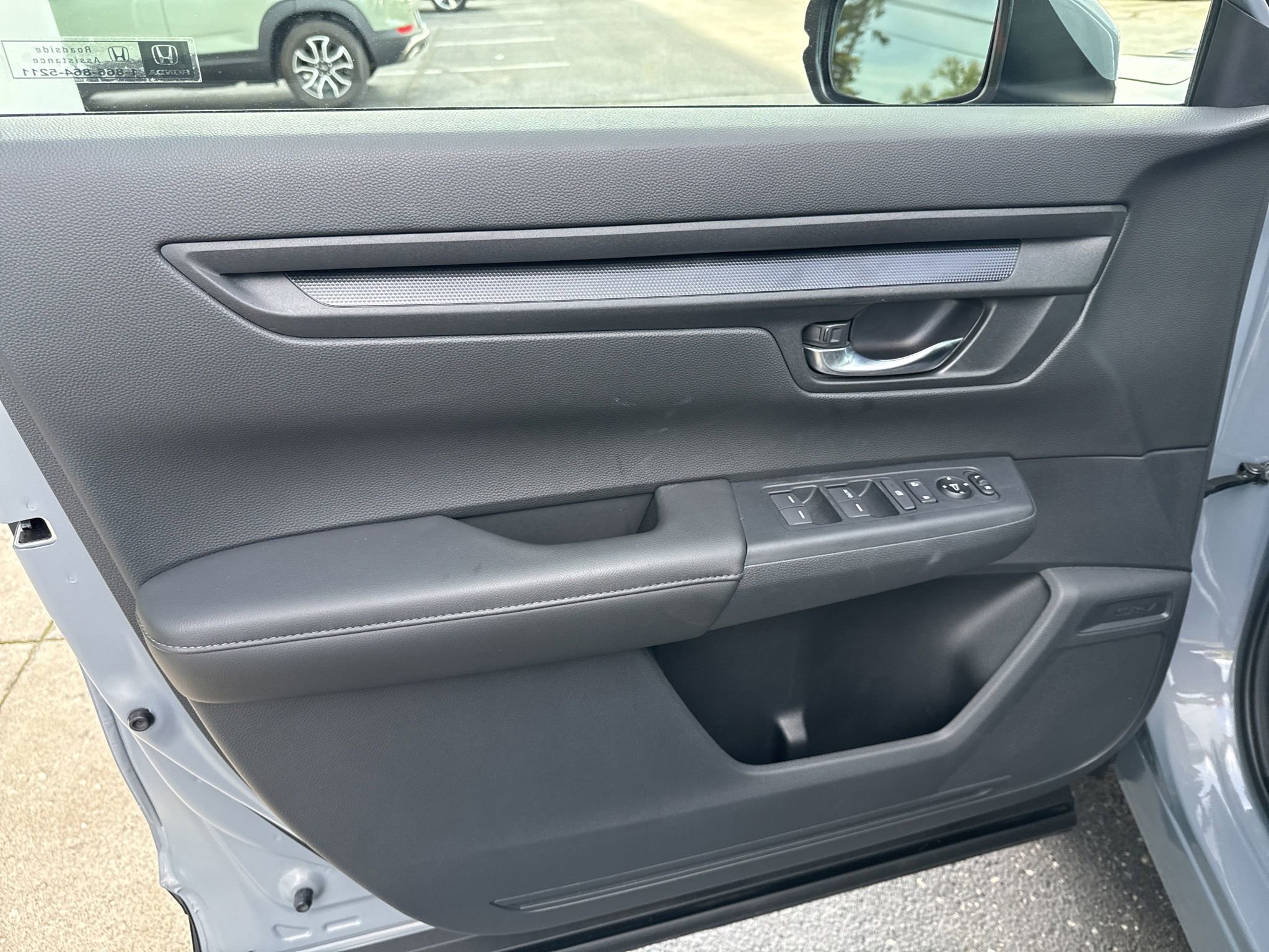 Used 2025 Honda CR-V LX image 27