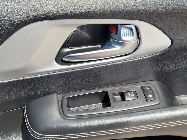 Used 2025 Chrysler Pacifica Limited image 25