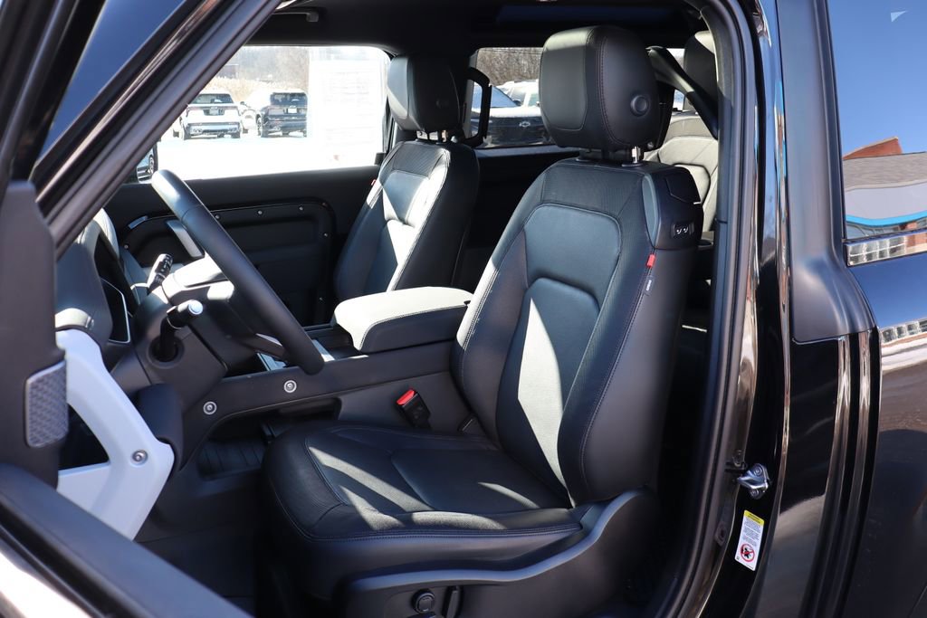 Used 2023 Land Rover Defender 90 X-Dynamic SE image 13