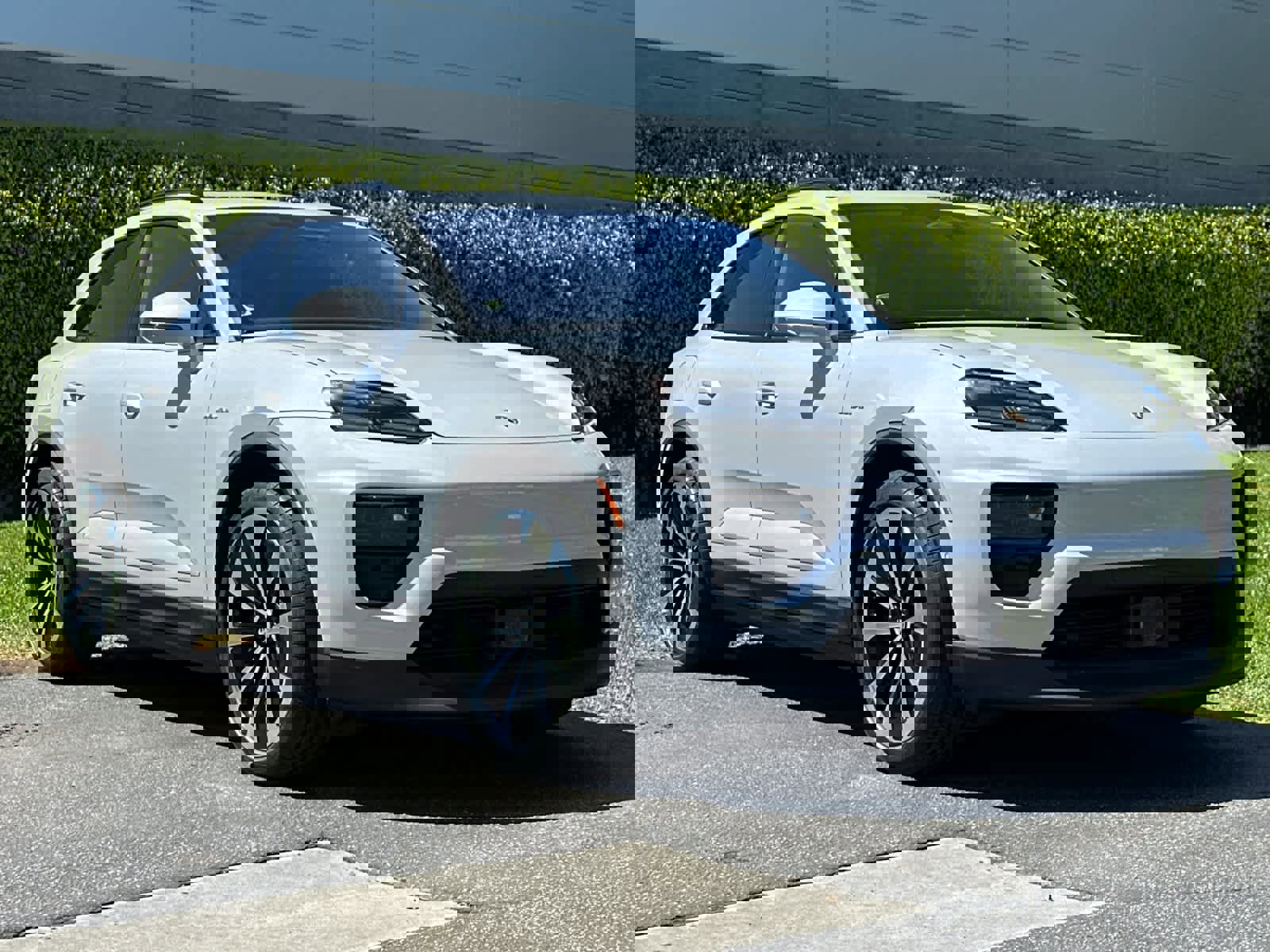 New 2026 Porsche Macan Electric RWD image 10
