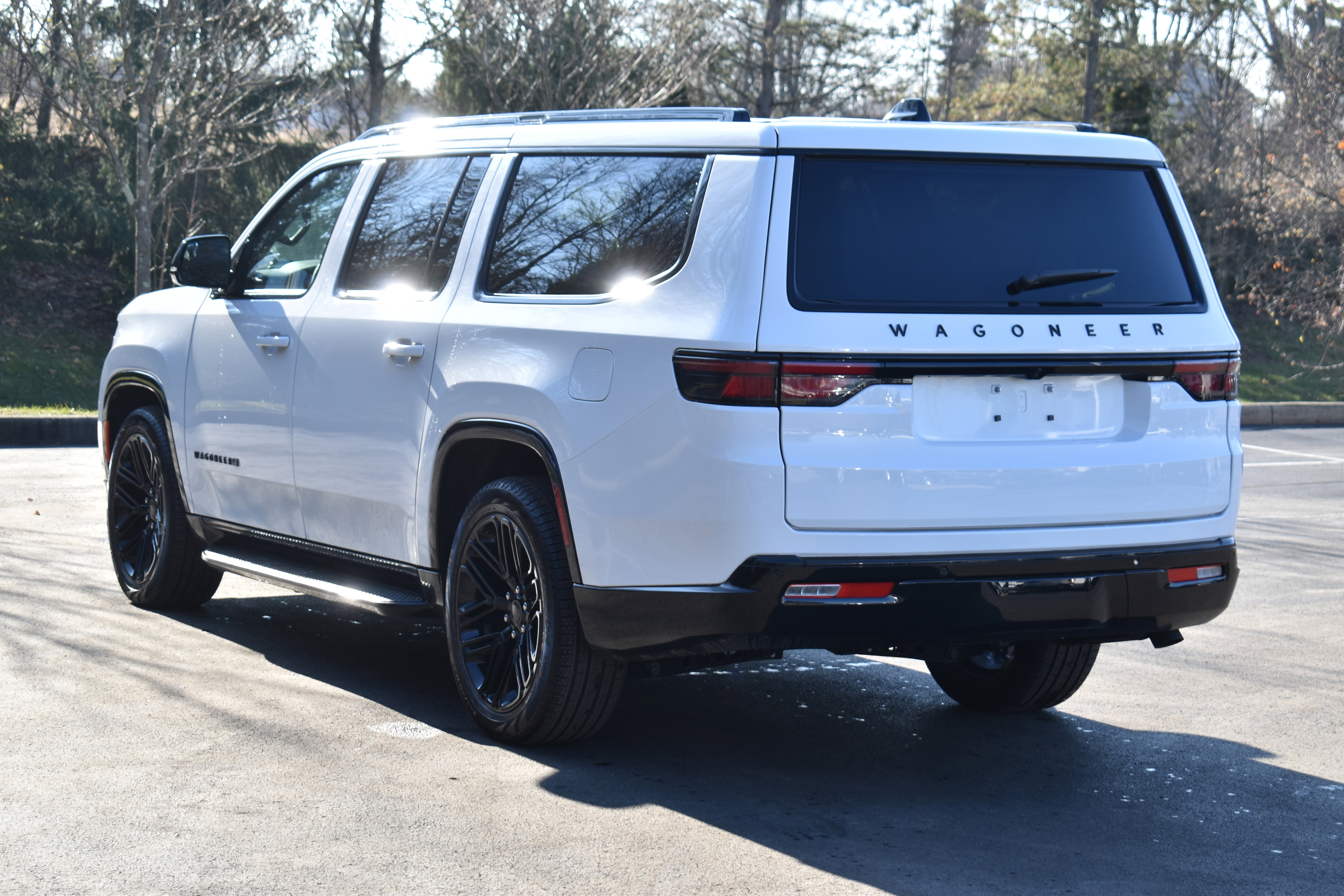 Used 2025 Jeep Wagoneer L Series II w/ Premium Group I image 5