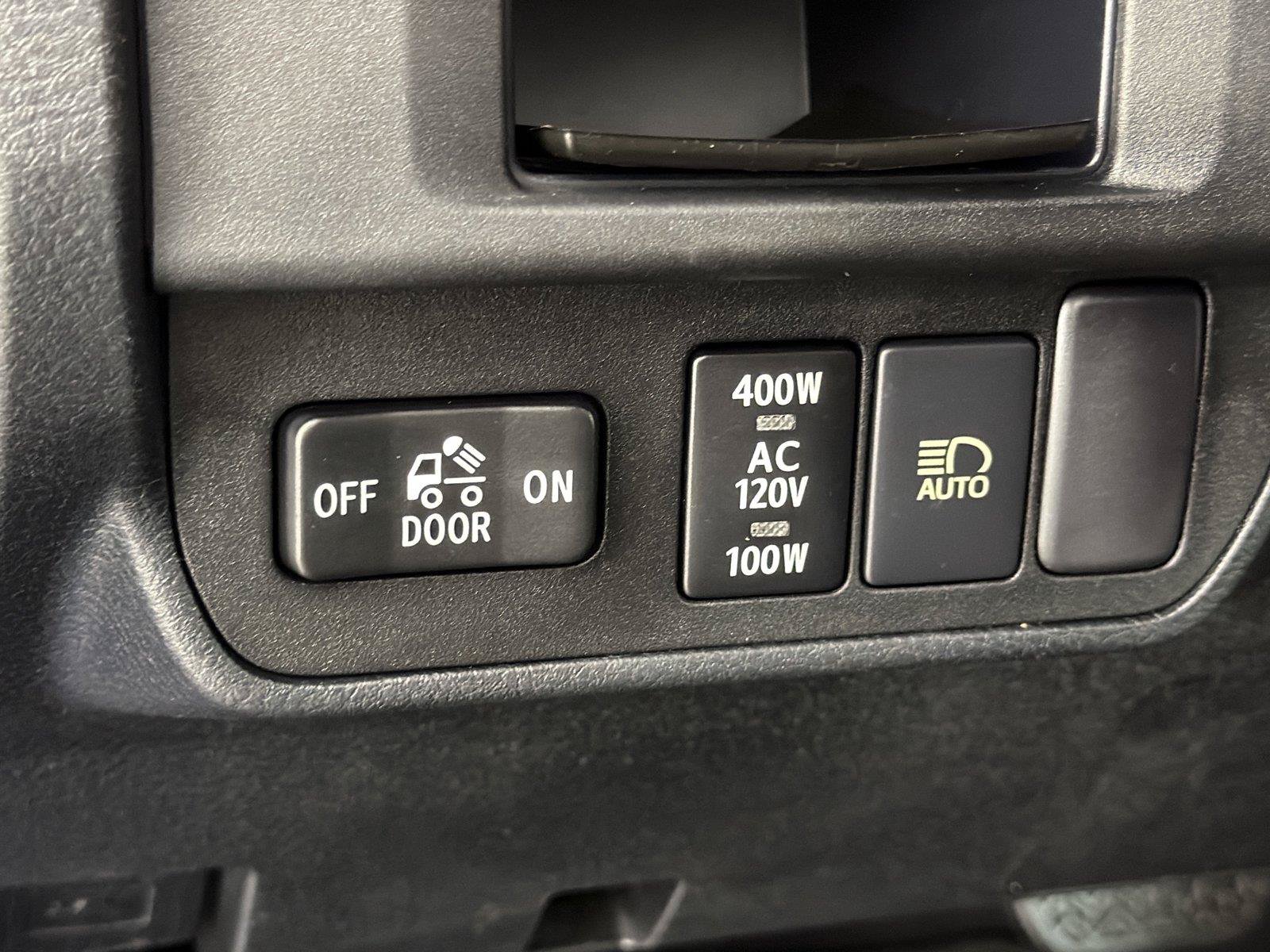 Used 2018 Toyota Tacoma TRD Sport RWD image 30