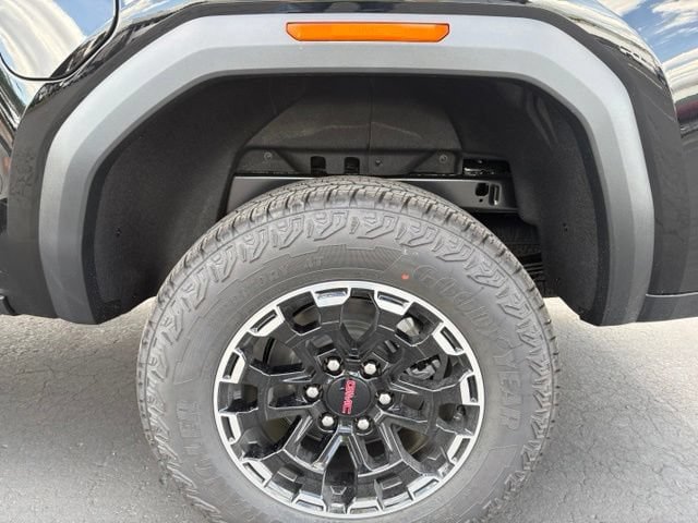 New 2026 GMC Canyon AT4 w/ Technology Plus Package AWD/4WD image 10