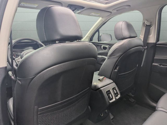 Used 2023 Kia Sorento S w/ Panoramic Sunroof Package FWD image 30