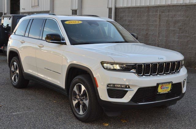 Used 2023 Jeep Grand Cherokee 4WD 4xe w/ Luxury Tech Group II image 2