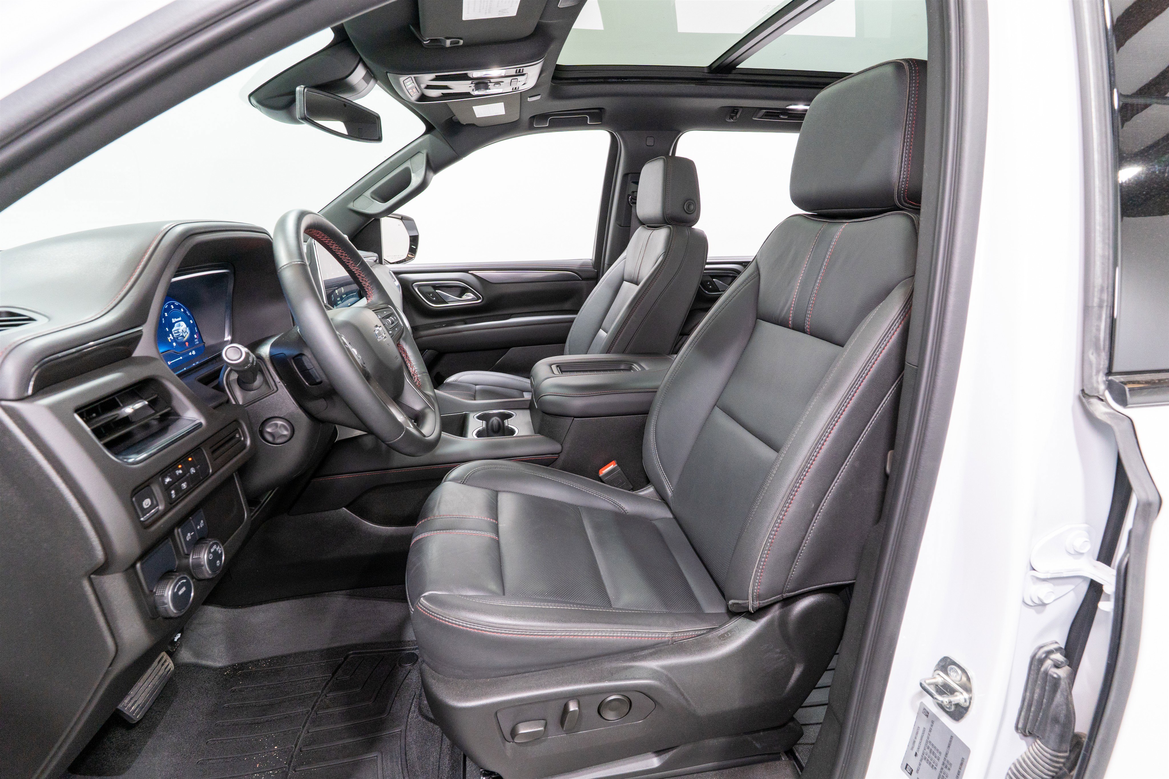 Used 2024 Chevrolet Suburban RST w/ Luxury Package RWD image 16