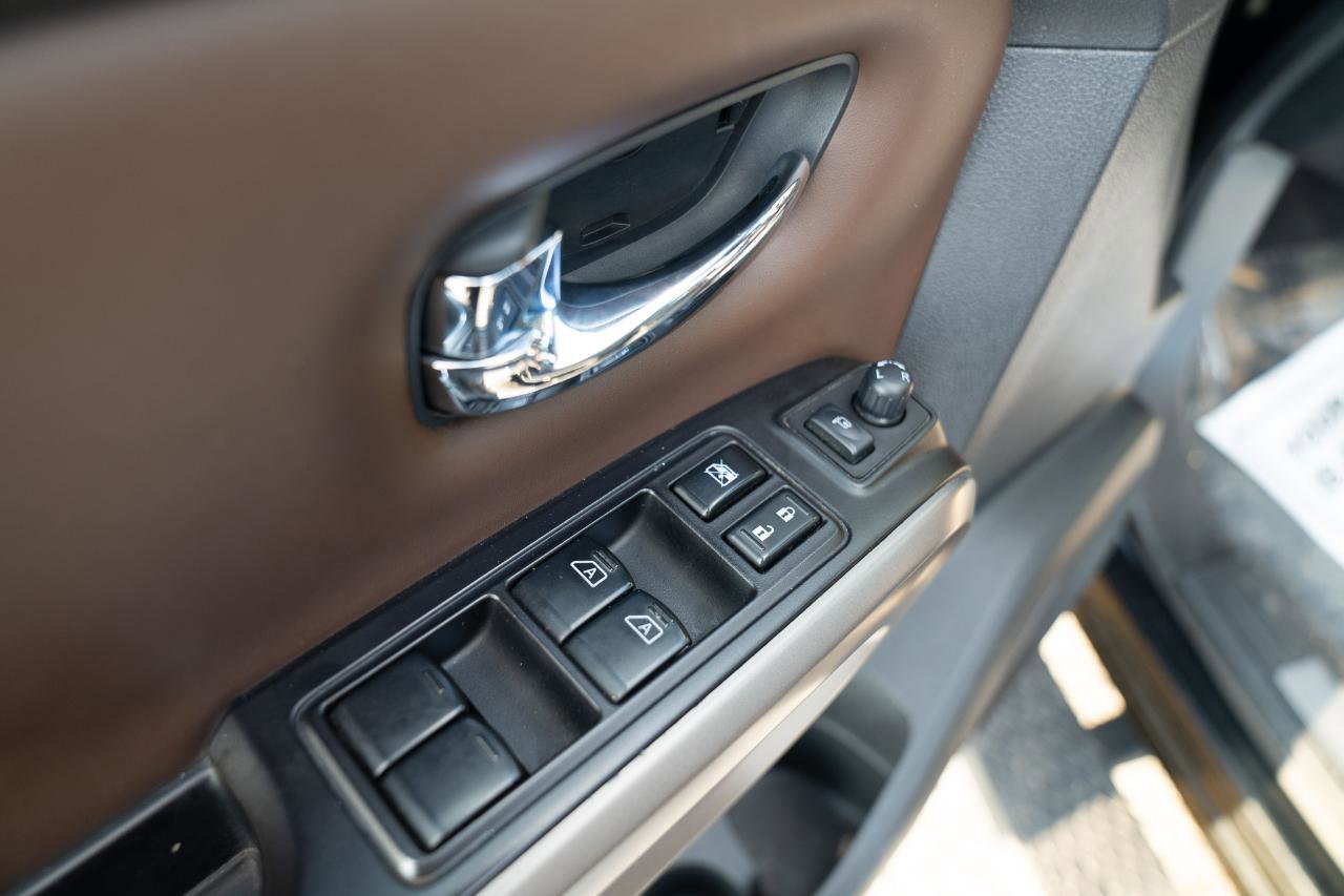 Used 2020 Nissan Titan Platinum Reserve w/ Moonroof Package image 21
