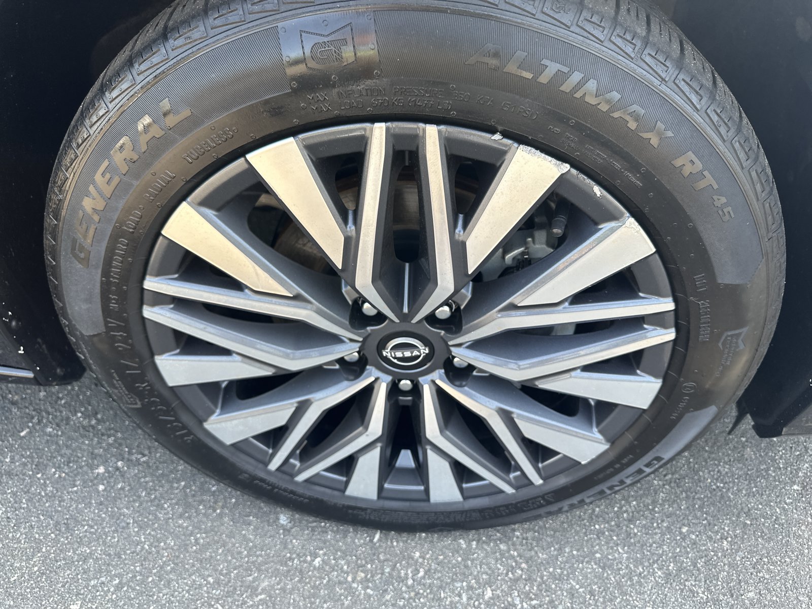 Used 2025 Nissan Altima 2.5 SV FWD image 25