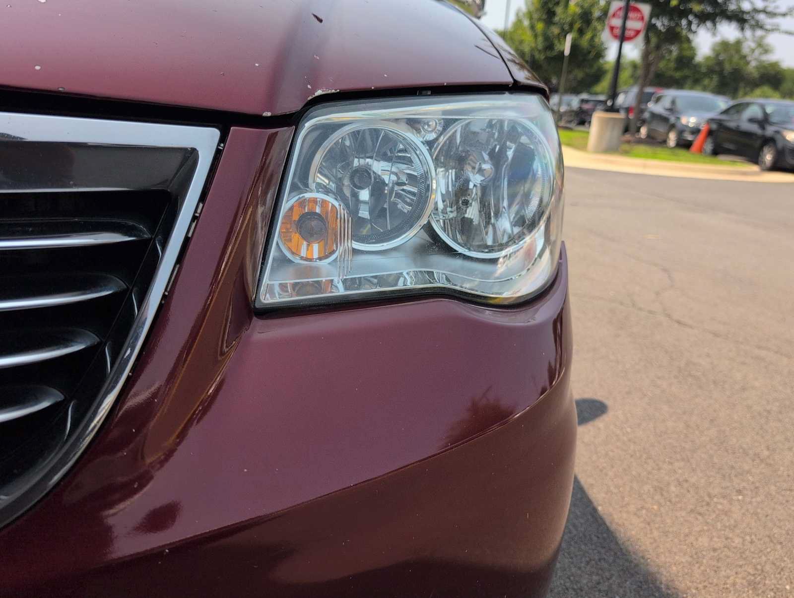 Used 2011 Chrysler Town & Country Touring-L w/ Entertainment Group #2 FWD image 11